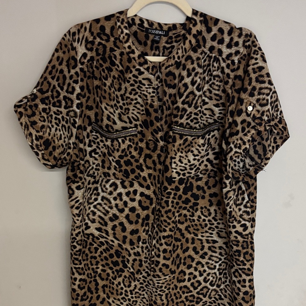 Roz & Ali Leopard Print Blouse